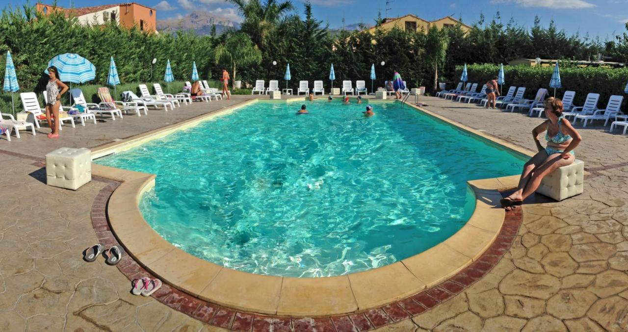Casa Vacanza Paradise Vicino Cefalu Con Servizio Di Piscina A 3 Chilometri Apartment Campofelice Di Roccella Ngoại thất bức ảnh
